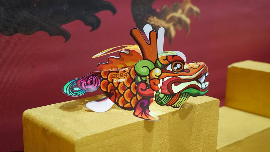 ▲「鴻運龍魚」小提燈設計理念，在於傳遞「魚躍龍門」的祝福，寓意飛黃騰達、神氣活現！（記者林郁芯翻攝）